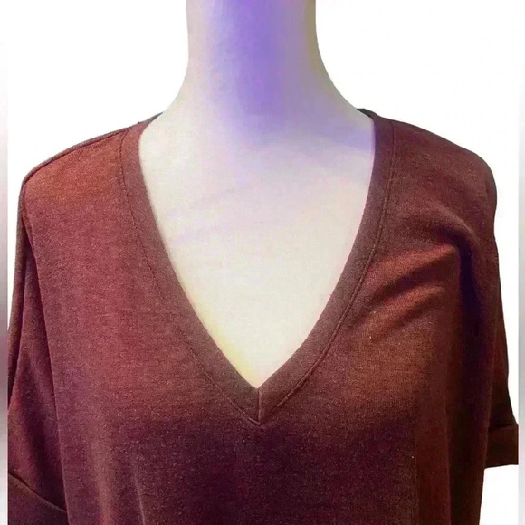 Chicos V neck short sleeve with cuff slits on sides size M/L in wine color - Picture 5 of 7